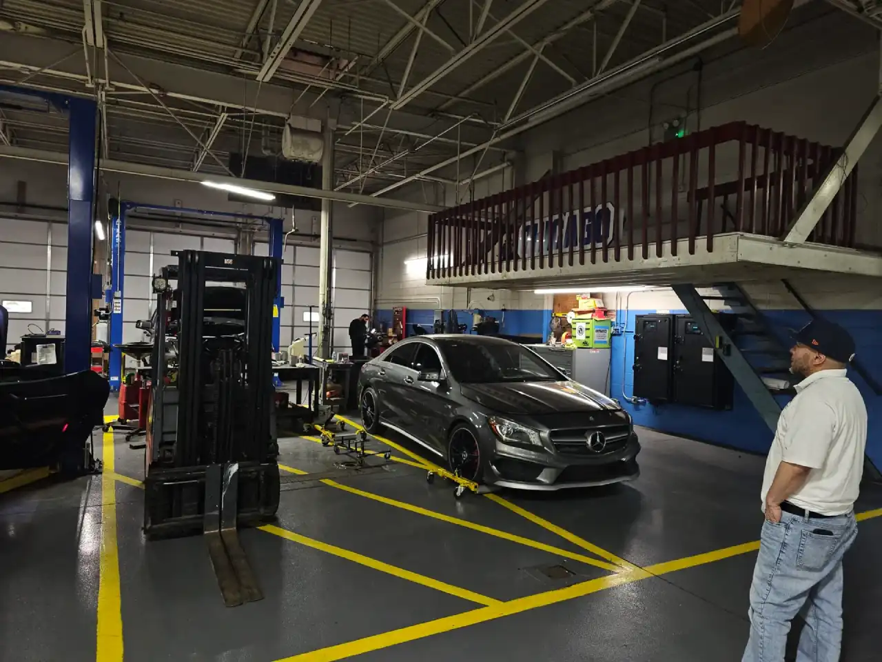 AUTOS OF CHICAGO interior